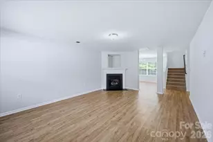 7143 Wandering Creek Dr, Charlotte, NC 28216 - Photo 5