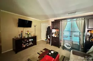 6042 Crape Myrtle Ln, Charlotte, NC 28216 - Photo 3
