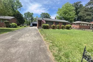 400 Briarwood Dr, Charlotte, NC 28215 - Photo 1