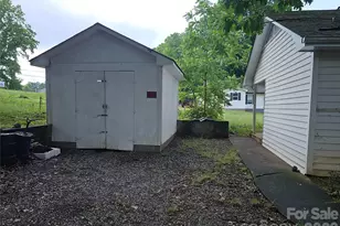1641 Berkley St SW, Lenoir, NC 28645 - Photo 15