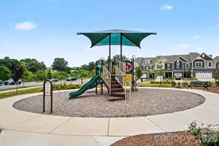4035 Lawnview Dr, Charlotte, NC 28269 - Photo 33