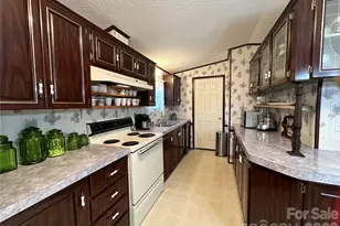 572 Blue Ridge Gem Stone Rd, Spruce Pine, NC 28777 - Photo 5