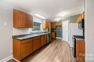 3902 Sharyn Dr, Charlotte, NC 28214 - Photo 11