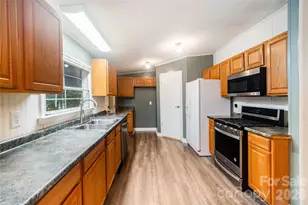 3902 Sharyn Dr, Charlotte, NC 28214 - Photo 13