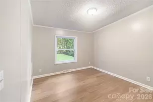 3902 Sharyn Dr, Charlotte, NC 28214 - Photo 9