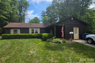 4028 Elizabeth St, Hickory, NC 28601 - Photo 1