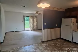 4028 Elizabeth St, Hickory, NC 28601 - Photo 9