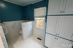 2136 Cedar Rock Estates Dr, Lenoir, NC 28645 - Photo 29