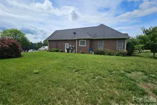 4613 19th St Ct NE, Hickory, NC 28601 - Photo 3