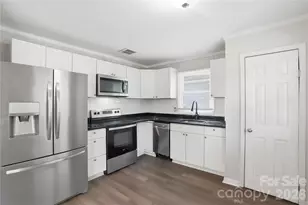 1016 Pondella Dr, Charlotte, NC 28213 - Photo 9