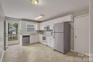 2523 26th Ave NE, Hickory, NC 28601 - Photo 9