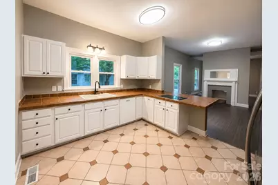 1115 Wilson W Lee Boulevard, Statesville, NC 28677 - Photo 7