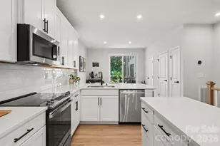 300 Twinflower Ln, Charlotte, NC 28205 - Photo 7