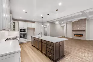 13417 Cozy Ct, Charlotte, NC 28215 - Photo 11