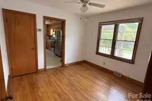 17 N Pershing Rd, Asheville, NC 28805 - Photo 21