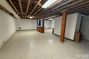 17 N Pershing Rd, Asheville, NC 28805 - Photo 23