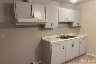 4915 Malibu Dr, Charlotte, NC 28215 - Photo 21