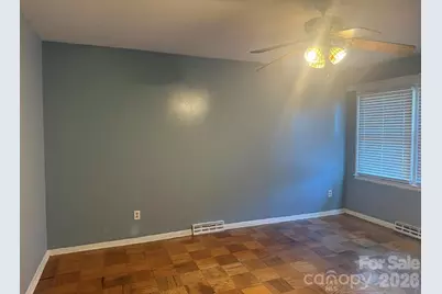 4915 Malibu Drive, Charlotte, NC 28215 - Photo 3