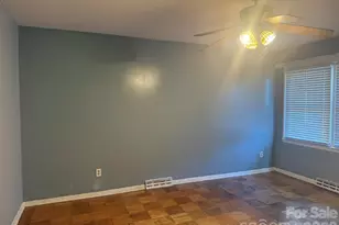 4915 Malibu Dr, Charlotte, NC 28215 - Photo 3