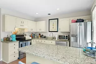 9005 Four Mile Crk Rd, Charlotte, NC 28277 - Photo 11