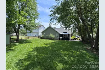 3930 Huntmeadow Drive, Charlotte, NC 28269 - Photo 43