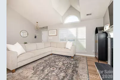 3930 Huntmeadow Drive, Charlotte, NC 28269 - Photo 11