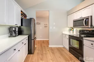 3930 Huntmeadow Dr, Charlotte, NC 28269 - Photo 3