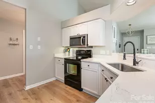 3930 Huntmeadow Dr, Charlotte, NC 28269 - Photo 17