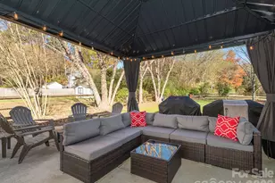3930 Huntmeadow Dr, Charlotte, NC 28269 - Photo 37