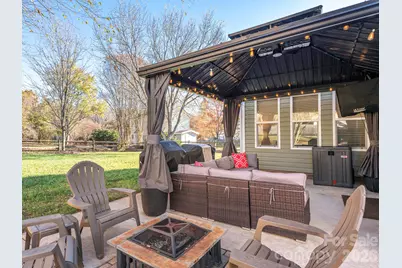 3930 Huntmeadow Drive, Charlotte, NC 28269 - Photo 35