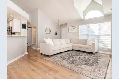 3930 Huntmeadow Drive, Charlotte, NC 28269 - Photo 15