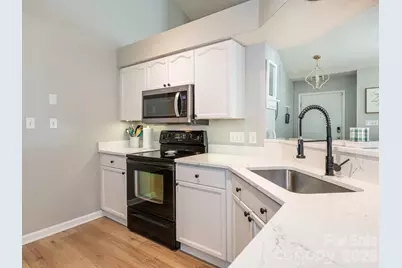 3930 Huntmeadow Drive, Charlotte, NC 28269 - Photo 21
