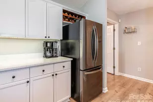 3930 Huntmeadow Dr, Charlotte, NC 28269 - Photo 19