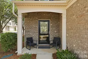 2403 Diplomat Ln, Charlotte, NC 28210 - Photo 3