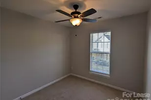 4613 Forestridge Commons Dr, Charlotte, NC 28269 - Photo 15