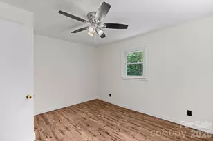 177 E Poplar Dr, Hendersonville, NC 28792 - Photo 11