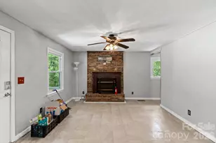 177 E Poplar Dr, Hendersonville, NC 28792 - Photo 5