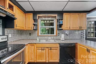 177 E Poplar Drive, Hendersonville, NC 28792 - Photo 7