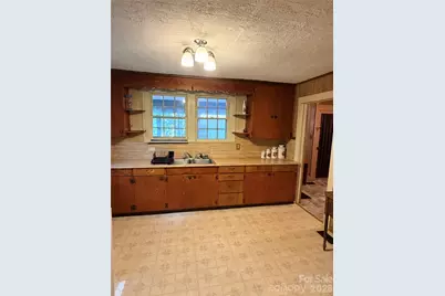 731 10th Street Boulevard NW, Hickory, NC 28601 - Photo 9