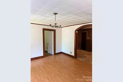 731 10th Street Boulevard NW, Hickory, NC 28601 - Photo 5