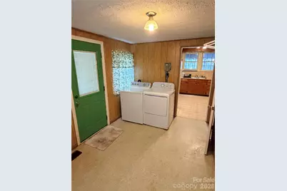 731 10th Street Boulevard NW, Hickory, NC 28601 - Photo 11