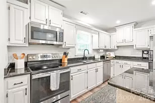 419 Scarborough Ln, Matthews, NC 28105 - Photo 21