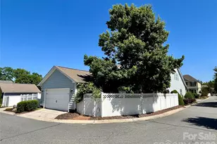 12422 Brenthaven Dr, Davidson, NC 28036 - Photo 5