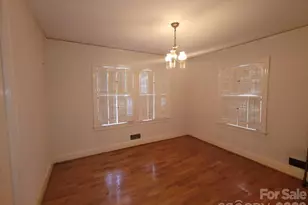 318 W 6th Ave, Gastonia, NC 28052 - Photo 9