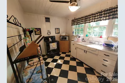 318 W Sixth Avenue, Gastonia, NC 28052 - Photo 7