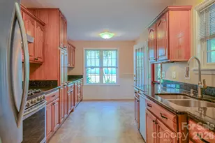 102 Forest Lake Dr, Asheville, NC 28803 - Photo 9
