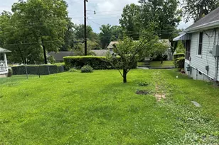 831/833 N Oak St, Hendersonville, NC 28739 - Photo 3