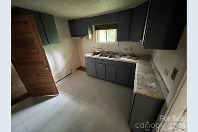 831/833 N Oak Street, Hendersonville, NC 28739 - Photo 5