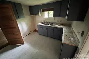 831/833 N Oak St, Hendersonville, NC 28739 - Photo 5