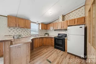 3617 Sulphur Springs Rd NE, Hickory, NC 28601 - Photo 9